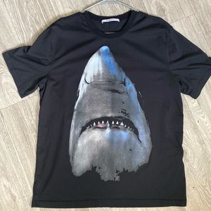 New!! No price tag, Givenchy t-shirt Large size